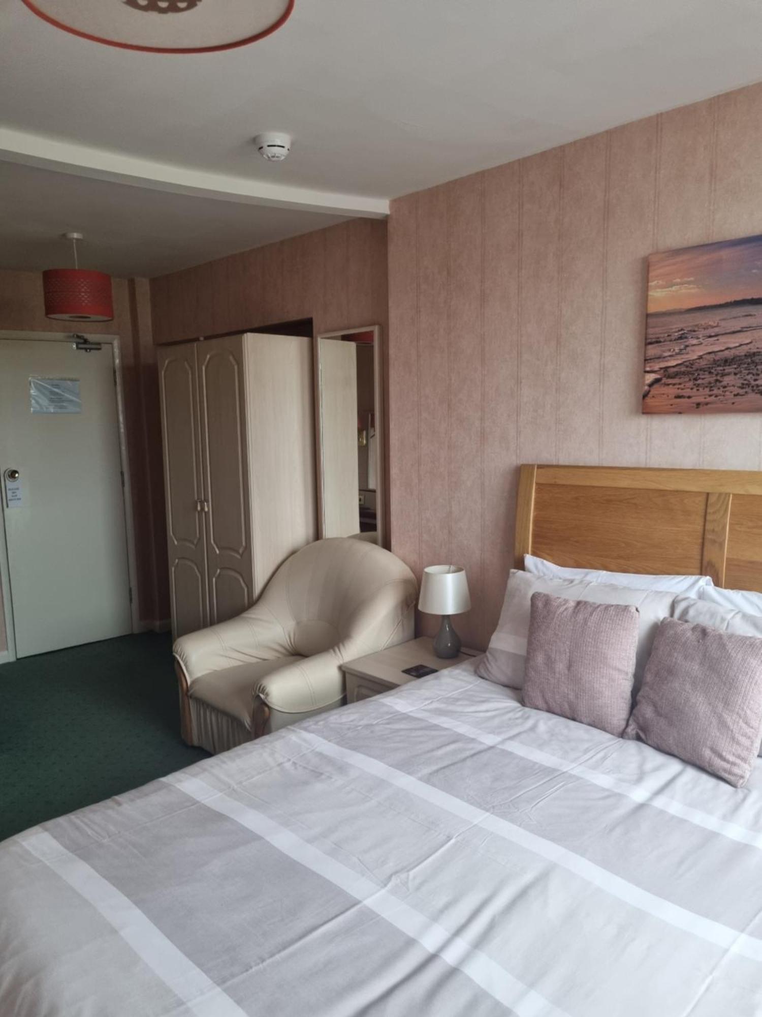 The Sands Hotel Пейнтън Екстериор снимка